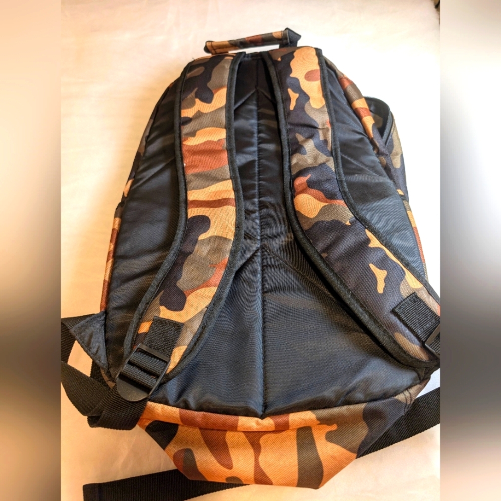 Eastsport Camo Sport Backpack Laptop Sleeve School Hiking, NWOT - Picture 3 of 6